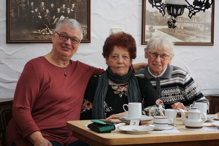 Marktcafe 3 Damen